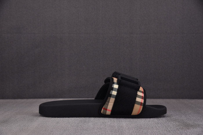 BURBER*Y Sandal 4