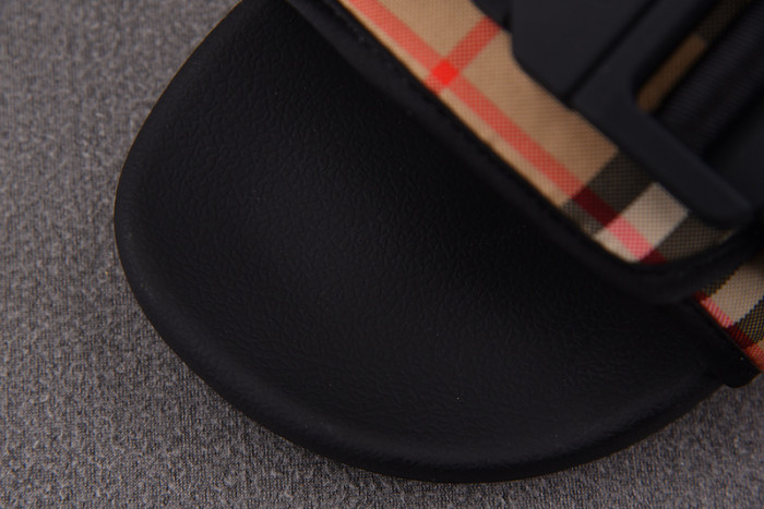 BURBER*Y Sandal 4
