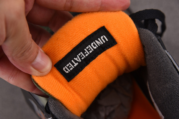 Jordan 4 Retro OG SP Undefeated (2025) IB1519-200