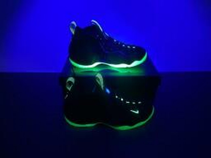 Nike Air Foamposite One Black Volt HF2902-001