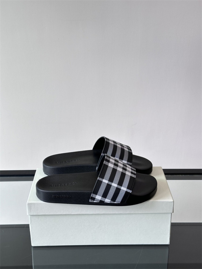 BURBER*Y Sandal1