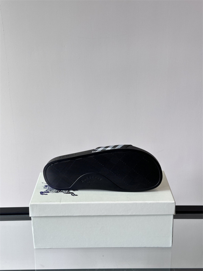 BURBER*Y Sandal1