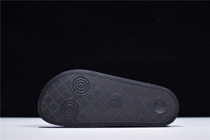 G*u*i1 sandals