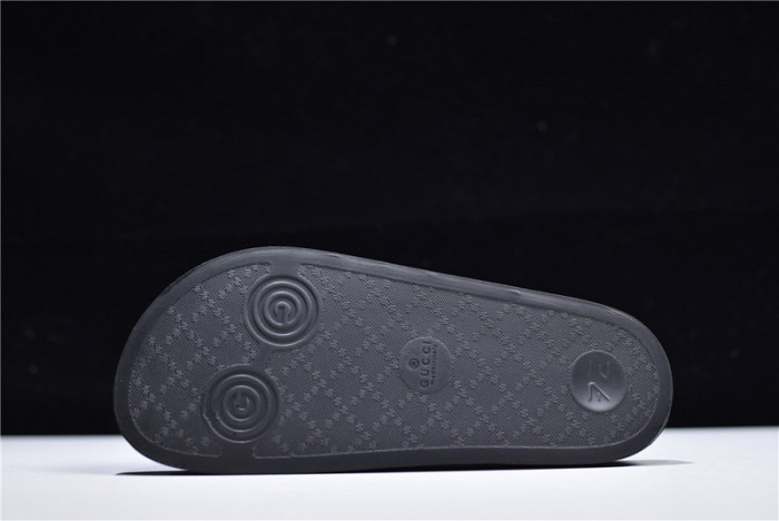 G*u*i1 sandals