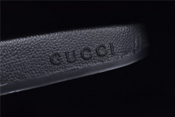 G*u*i1 sandals