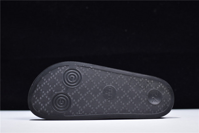 G*u*i1 sandals