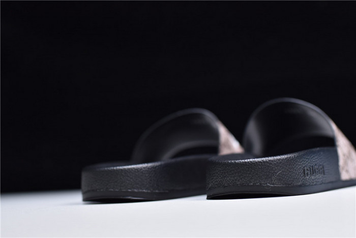 G*u*i1 sandals