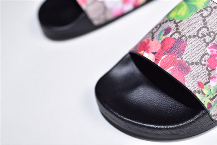 G*u*i1 sandals