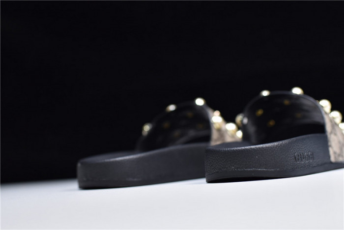 G*u*i1 sandals