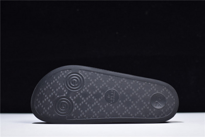 G*u*i1 sandals