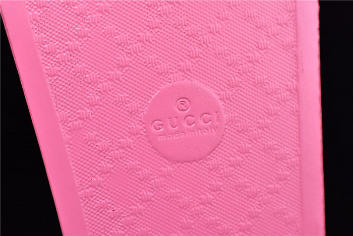 G*u*i1 sandals