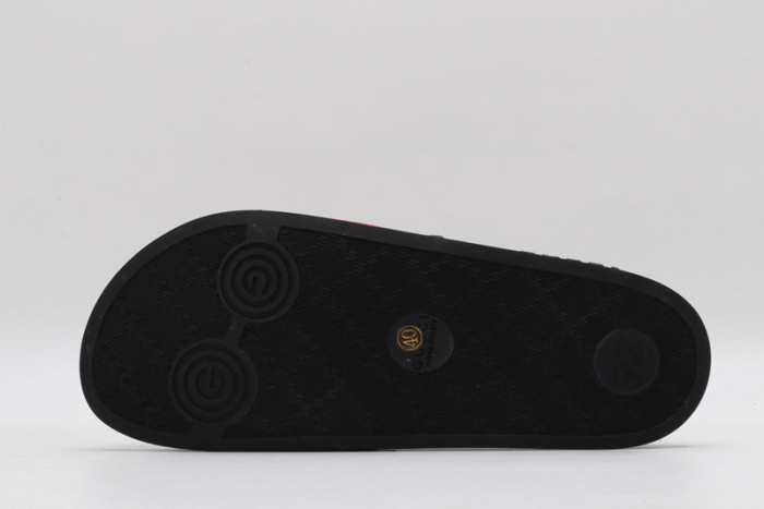 G*u*i1 sandals